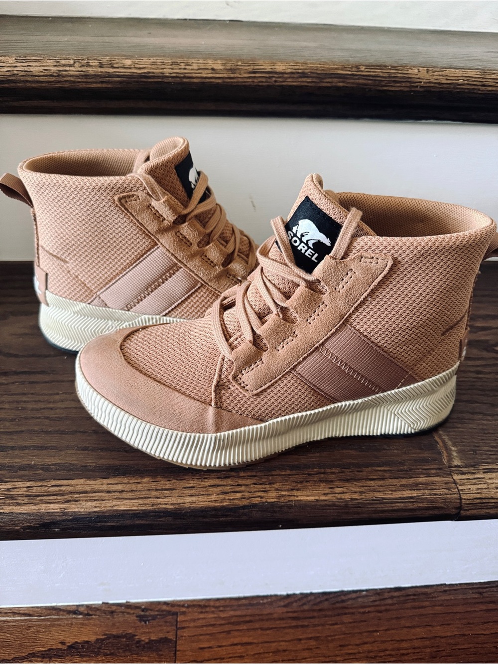 SOREL Women’s Out N About III Mid Waterproof Sneaker Boots Tan Brown Size 7